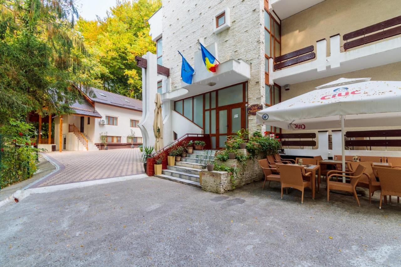 Former Ceausescu'S Vila Crizantema Băile Govora Exterior photo